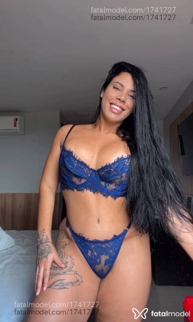 Acompanhante mulher morena (o) de olhos castanhos - Rubi Peres