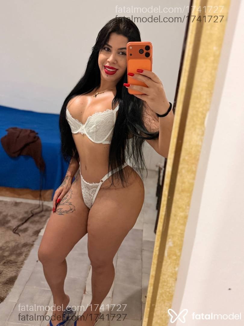 Acompanhante mulher morena (o) de olhos castanhos - Rubi Peres