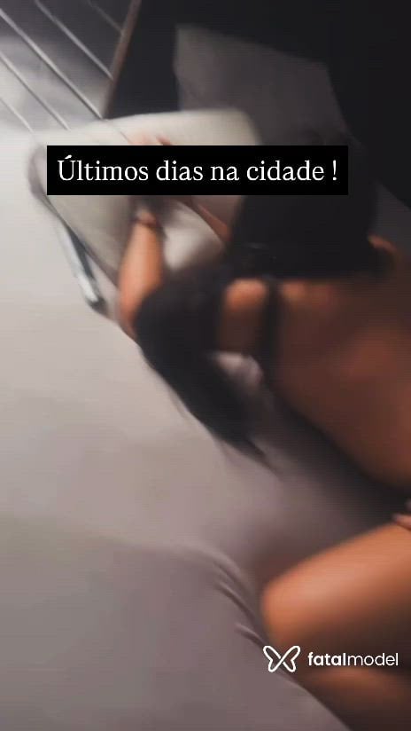 Acompanhante mulher morena (o) de olhos castanhos - Rubi Peres Acompanhante mulher morena (o) de olhos castanhos - Rubi Peres