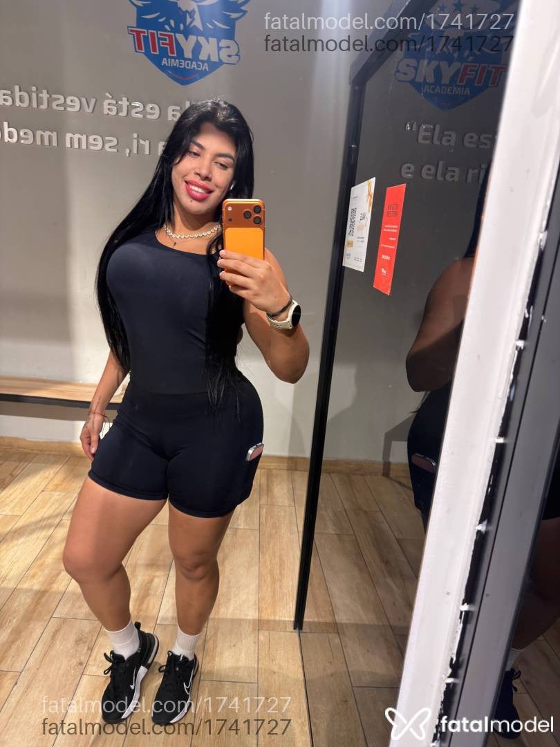 Acompanhante mulher morena (o) de olhos castanhos - Rubi Peres