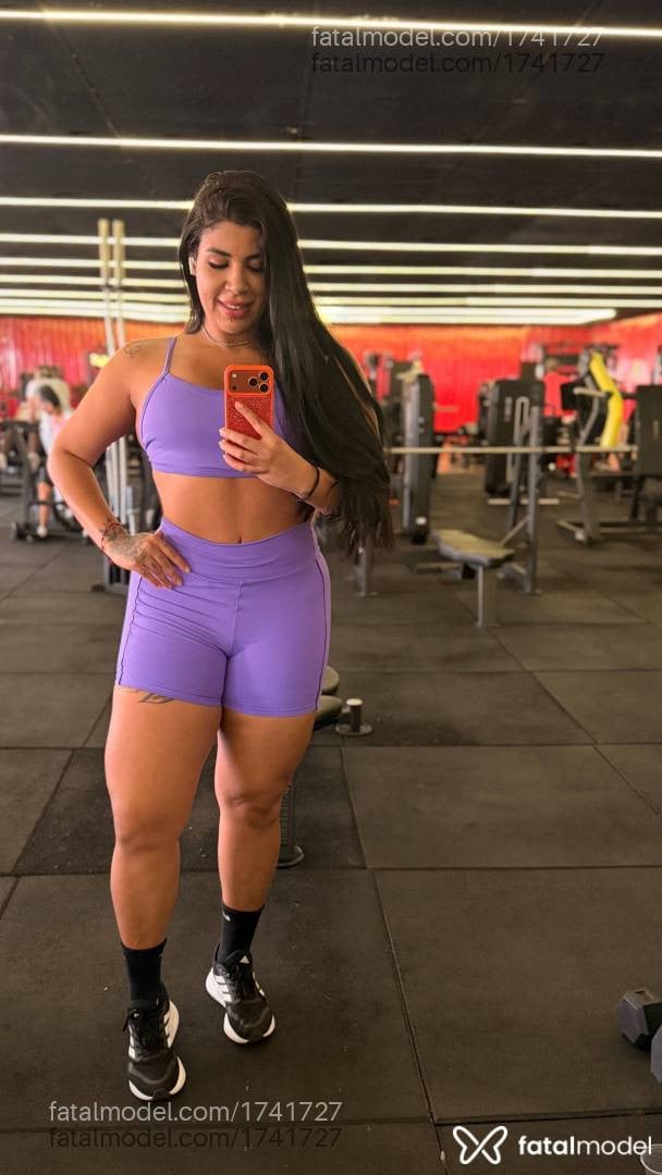Acompanhante mulher morena (o) de olhos castanhos - Rubi Peres