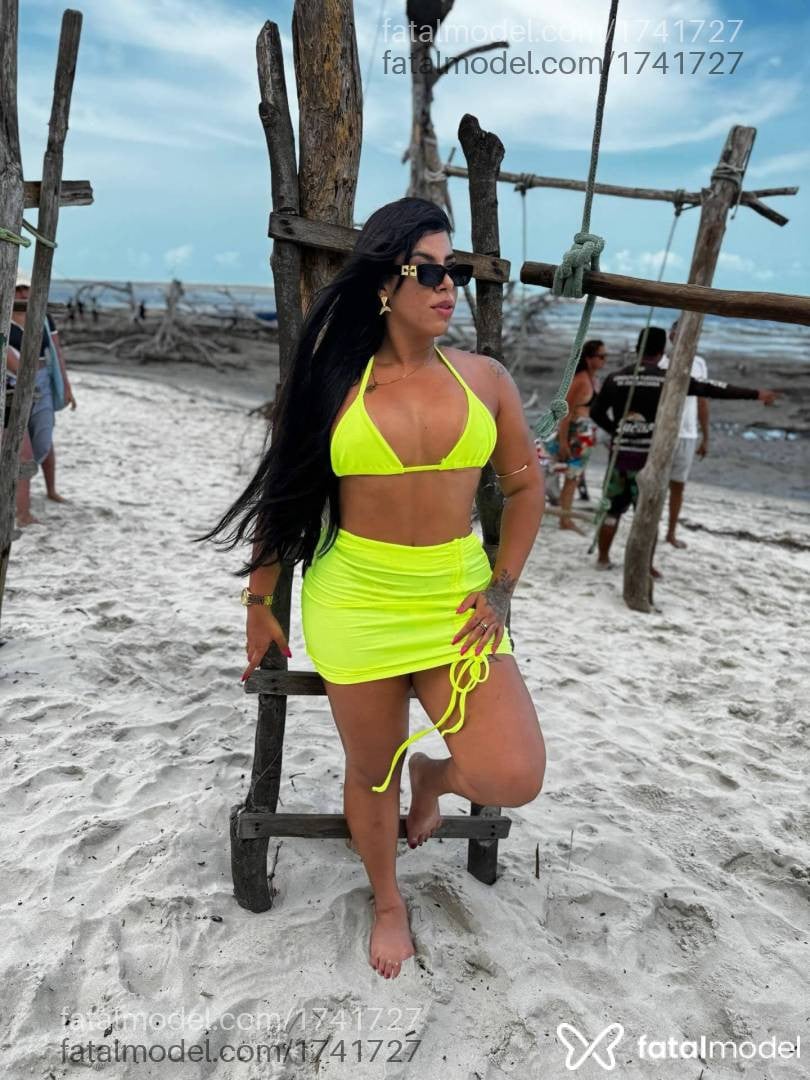Acompanhante mulher morena (o) de olhos castanhos - Rubi Peres