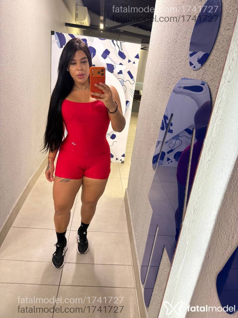 Acompanhante mulher morena (o) de olhos castanhos - Rubi Peres