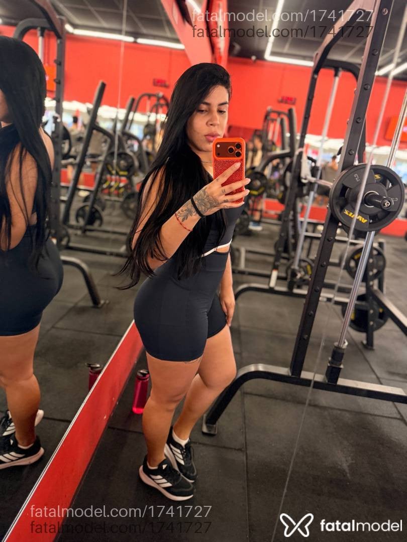Acompanhante mulher morena (o) de olhos castanhos - Rubi Peres