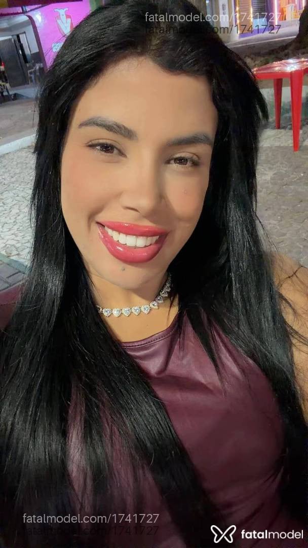 Acompanhante mulher morena (o) de olhos castanhos - Rubi Peres