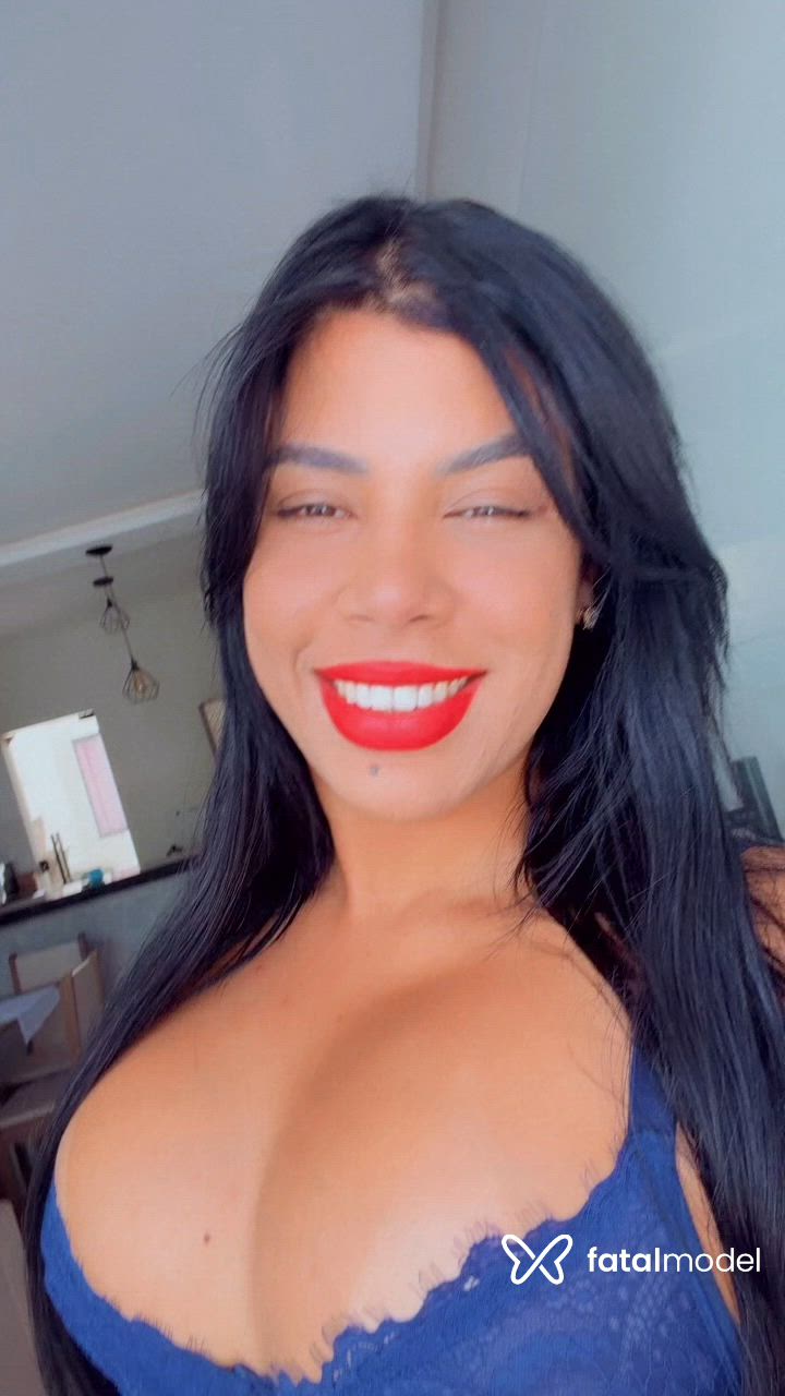 Acompanhante mulher morena (o) de olhos castanhos - Rubi Peres