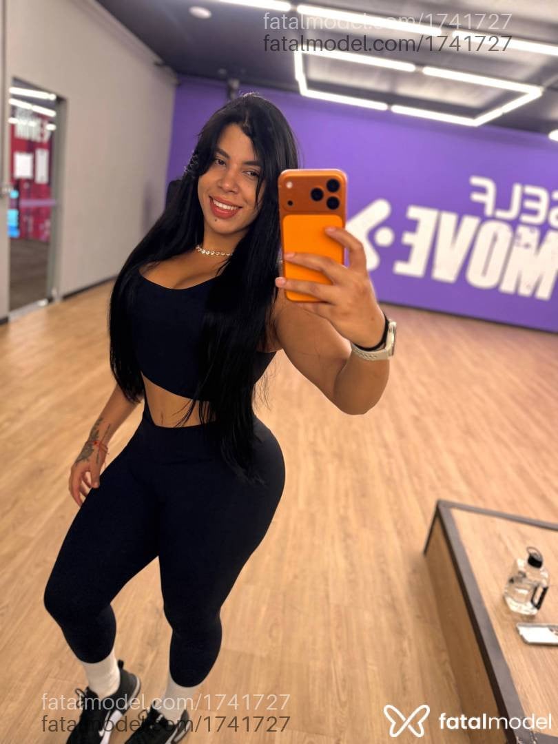 Acompanhante mulher morena (o) de olhos castanhos - Rubi Peres
