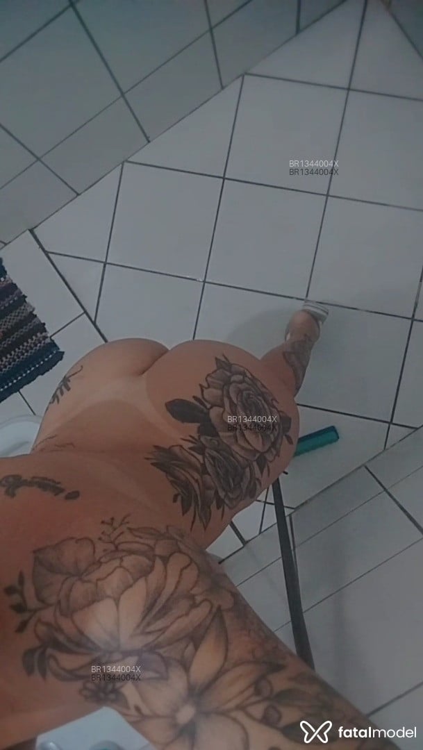 Acompanhante mulher com cabelo colorido de olhos castanhos em Quirinópolis Acompanhante mulher com cabelo colorido de olhos castanhos em Quirinópolis - Maria Beatriz