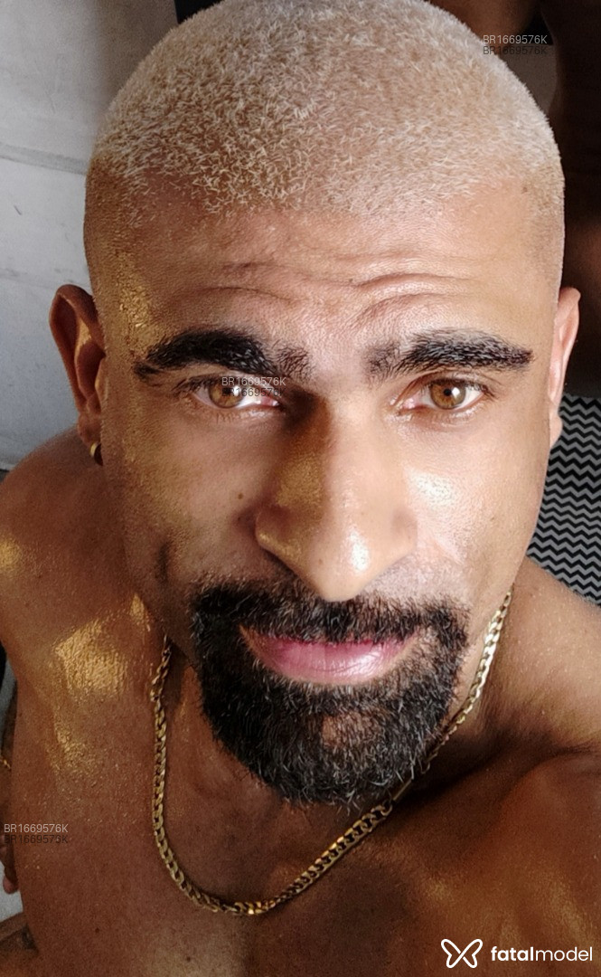 Acompanhante homem com cabelo colorido de olhos mel em Rio de Janeiro - Nando Black