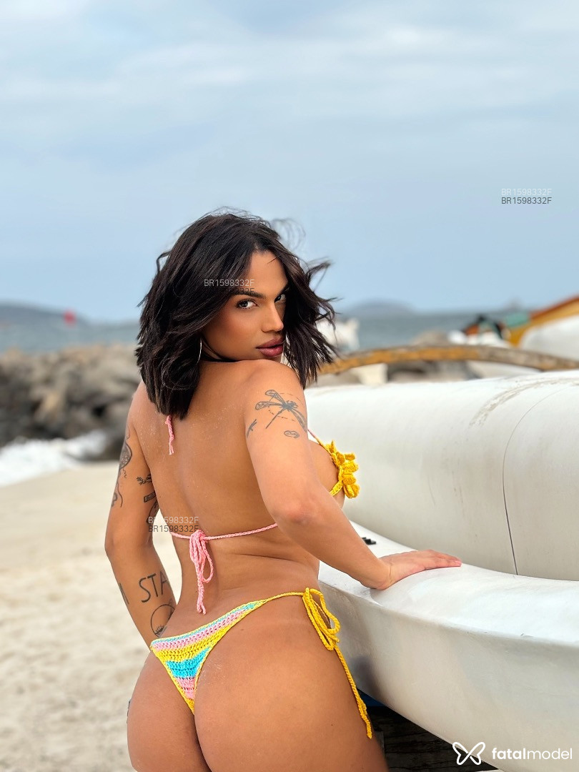 Acompanhante mulher trans com cabelo castanho de olhos castanhos em Armação dos Búzios - Luma Rios