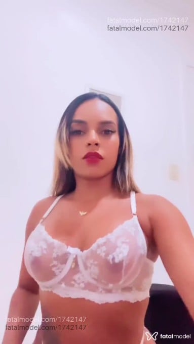 Acompanhante mulher loira (o) de olhos castanhos em Belo Horizonte - Izabella Martins