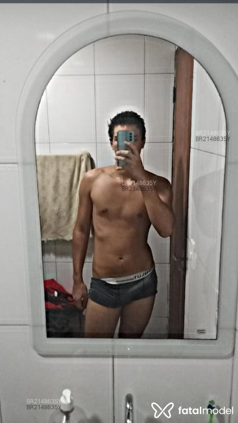 Acompanhante homem com cabelo castanho de olhos castanhos em Rio de Janeiro - Nicolas Oscas