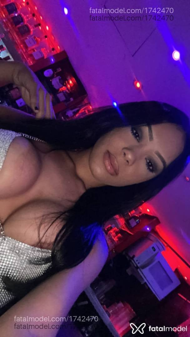 Acompanhante mulher com cabelo castanho de olhos castanhos - Alice Vasconcelos