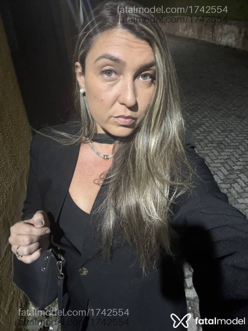 Acompanhante mulher loira (o) de olhos verdes em Volta Redonda - Isabel