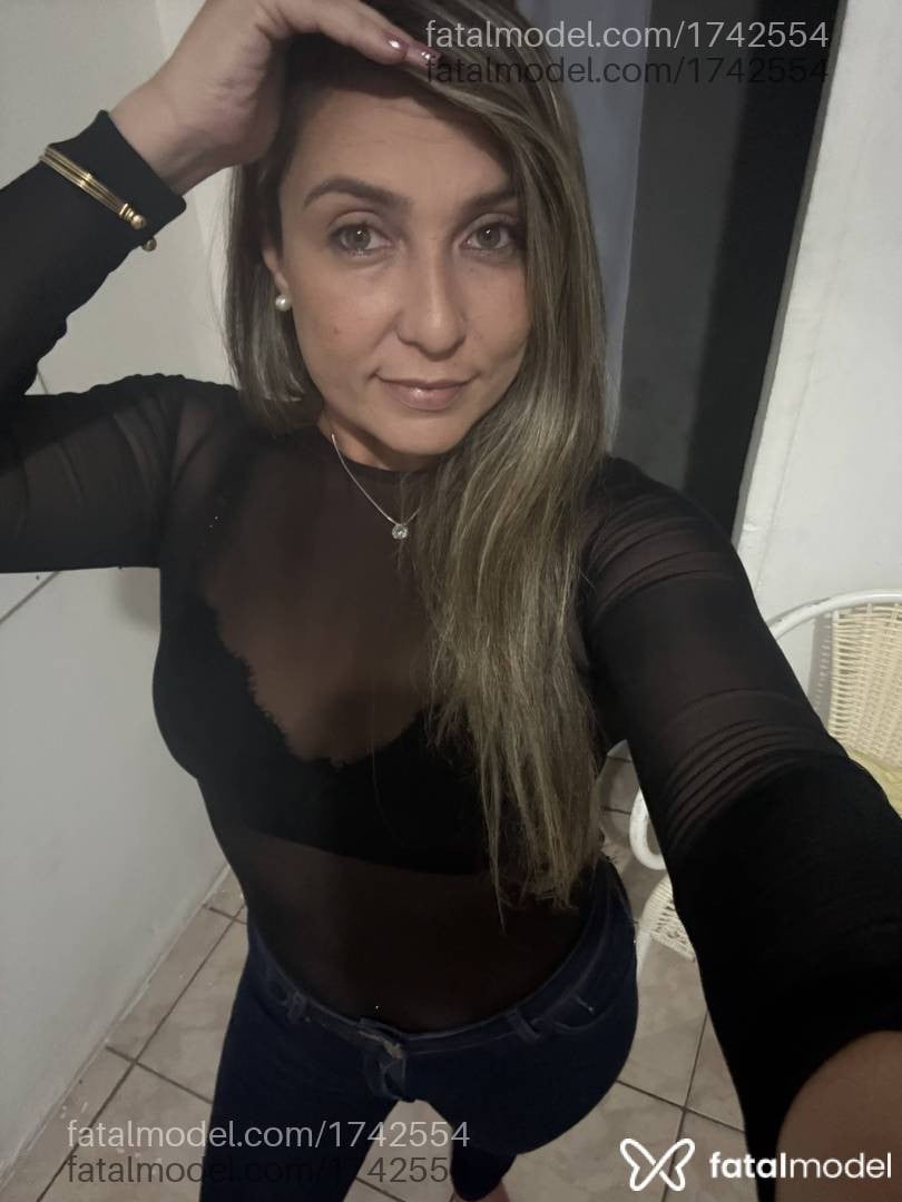 Acompanhante mulher loira (o) de olhos verdes - Isabel