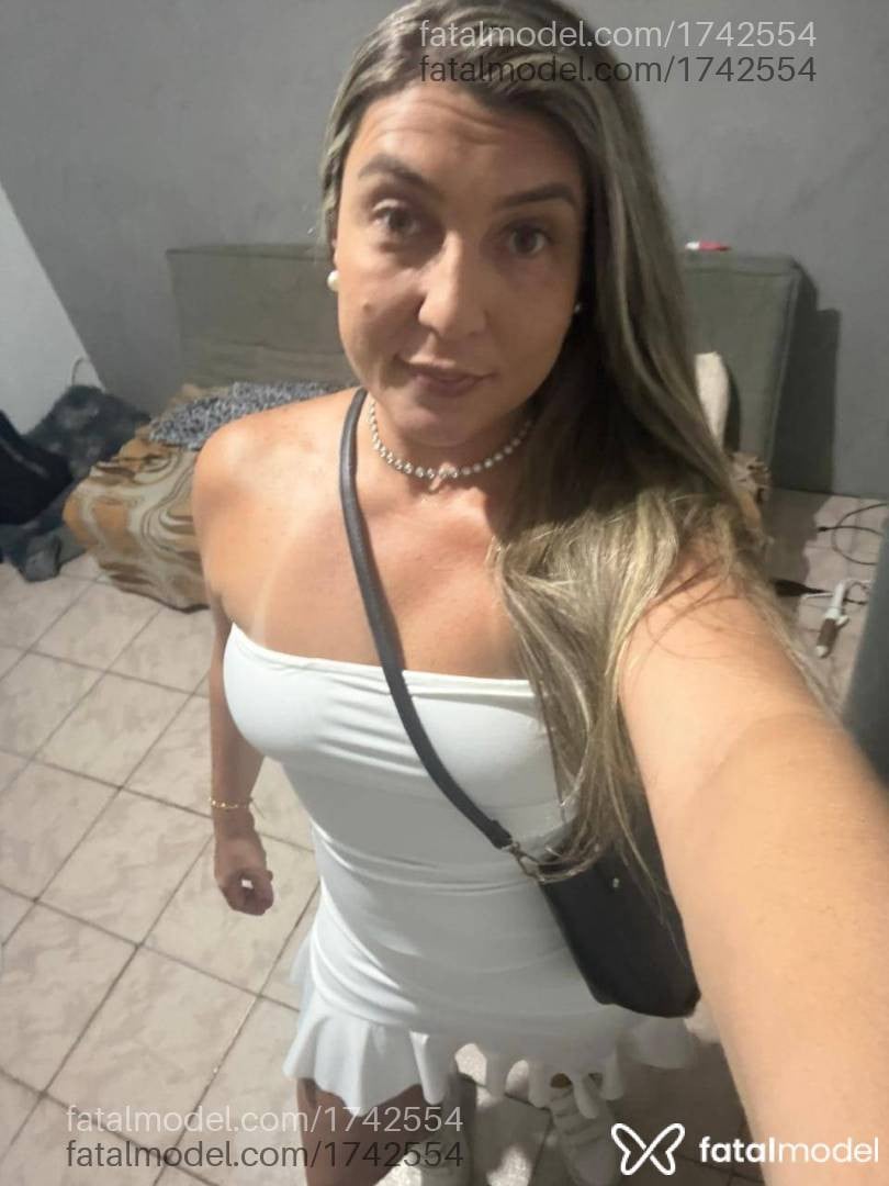 Acompanhante mulher loira (o) de olhos verdes - Isabel