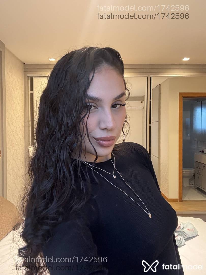 Acompanhante mulher morena (o) de olhos castanhos - Mel