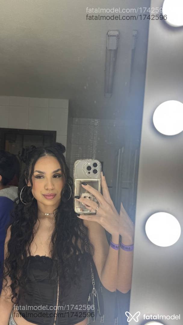 Acompanhante mulher morena (o) de olhos castanhos - Mel