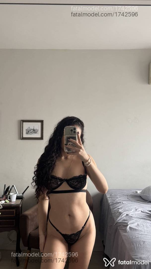 Acompanhante mulher morena (o) de olhos castanhos - Mel