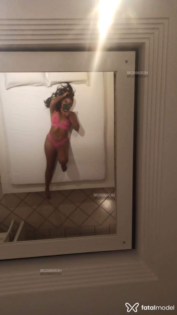 Acompanhante mulher morena (o) de olhos pretos em Florianópolis - Maya Santos