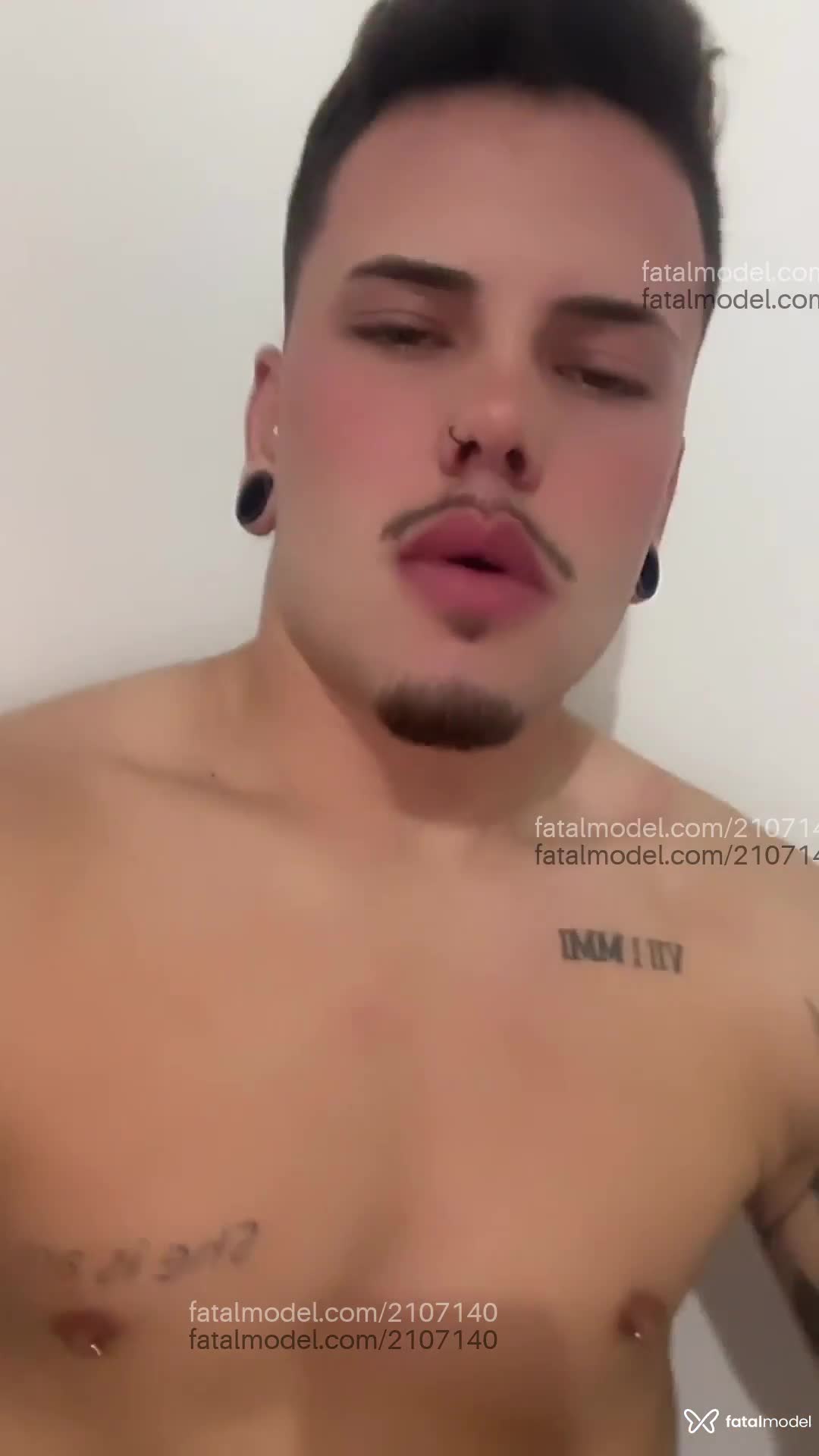 Acompanhante homem com cabelo castanho de olhos mel em São Paulo - Henrique
