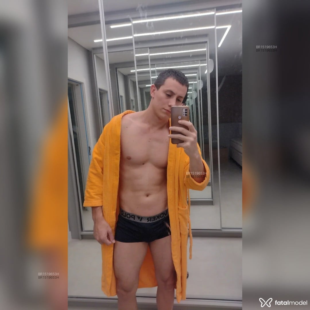Acompanhante homem morena (o) de olhos castanhos - Vitao