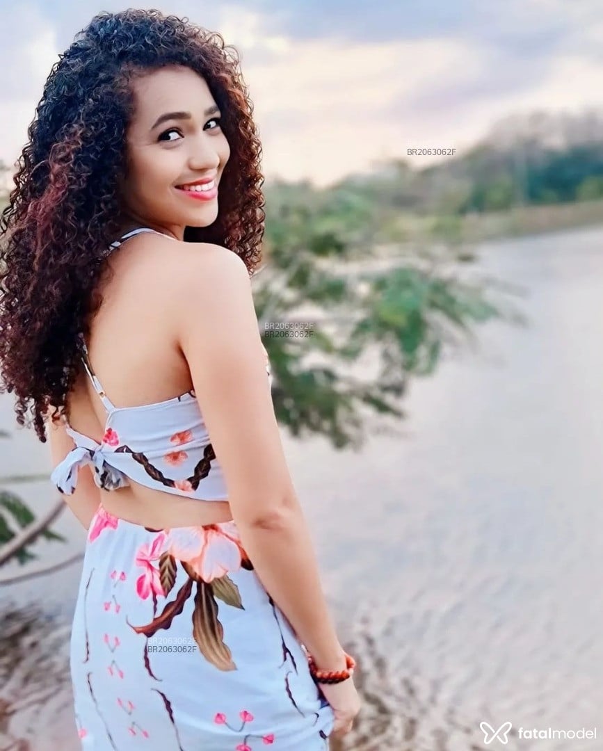 Acompanhante mulher com cabelo castanho de olhos castanhos em Brasília - Melissa