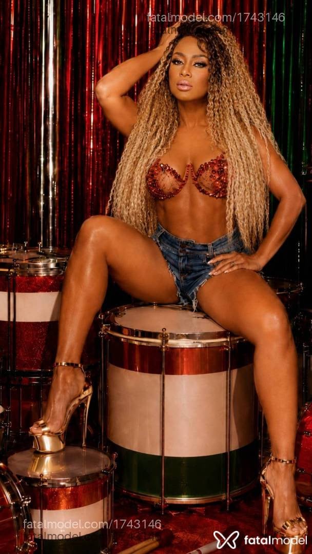 Acompanhante mulher morena (o) de olhos castanhos em Cascavel - Ravenna Ferrari