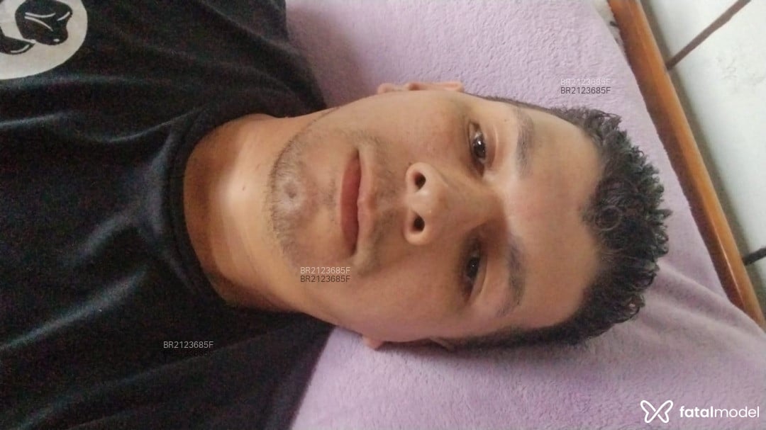 Acompanhante homem com cabelo castanho de olhos castanhos em Canoas - Donoficial