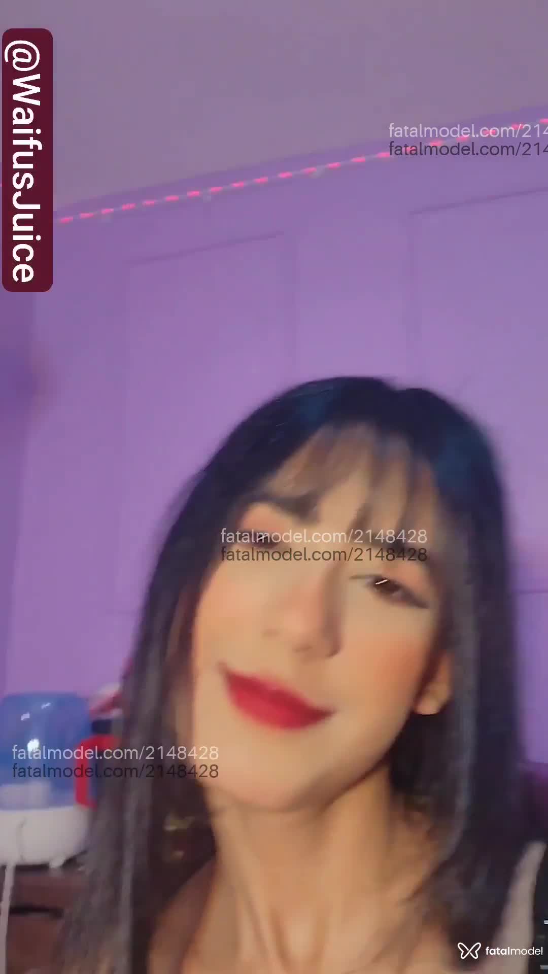 Acompanhante mulher morena (o) de olhos castanhos em Virtual - Waifus Juice