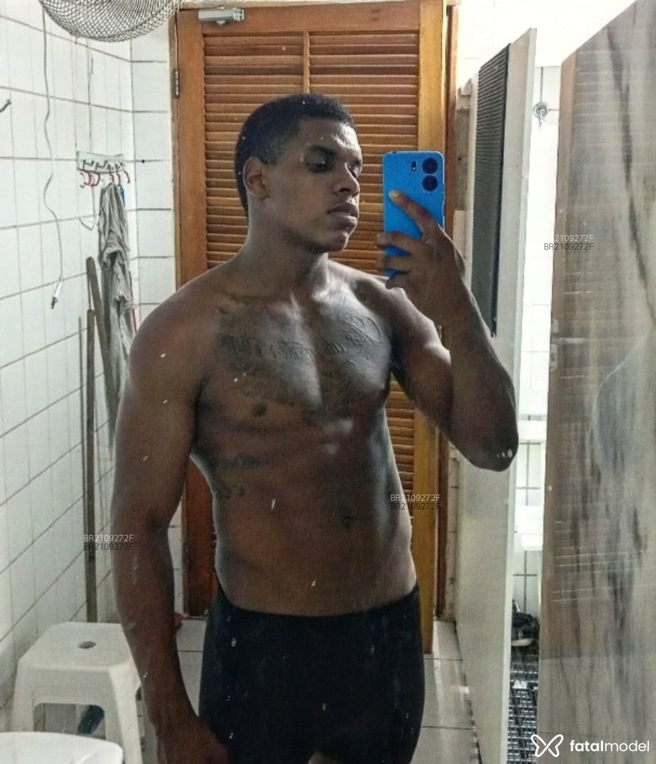 Acompanhante homem morena (o) de olhos castanhos em Rio de Janeiro - Brenno