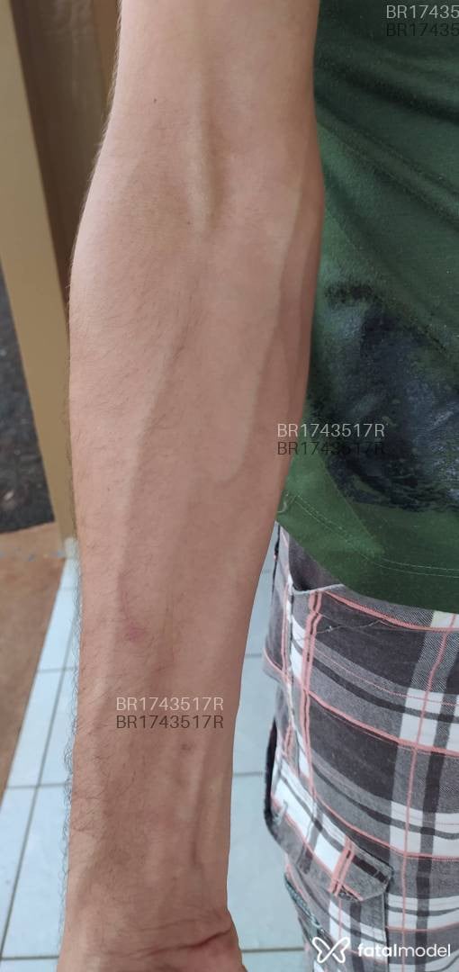 Acompanhante homem com cabelo castanho de olhos castanhos em Ampére - Eduardo
