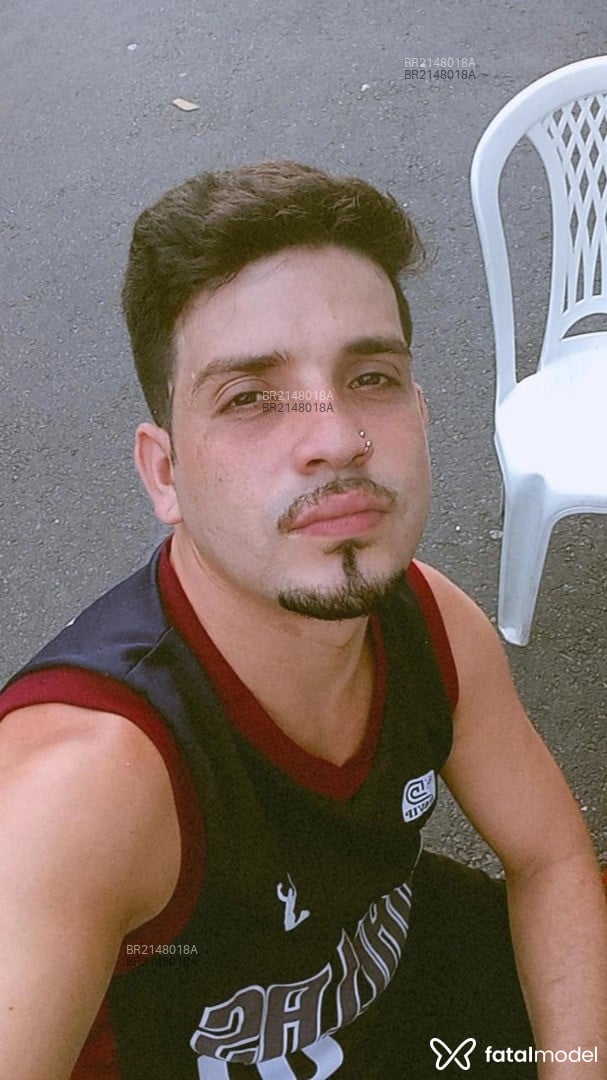 Acompanhante homem com cabelo castanho de olhos castanhos em Manaus Acompanhante homem com cabelo castanho de olhos castanhos em Manaus - Leonardo Oliveira