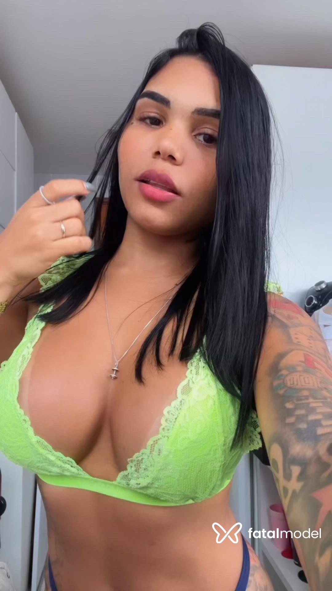 Acompanhante mulher morena (o) de olhos castanhos - Natália Menezes