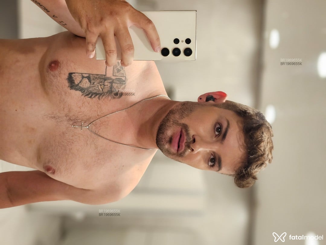 Acompanhante homem com cabelo castanho de olhos mel em Rio de Janeiro Acompanhante homem com cabelo castanho de olhos mel em Rio de Janeiro - Phill