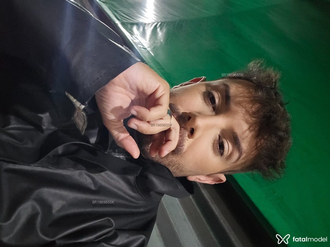 Acompanhante homem com cabelo castanho de olhos mel em Rio de Janeiro Acompanhante homem com cabelo castanho de olhos mel em Rio de Janeiro - Phill