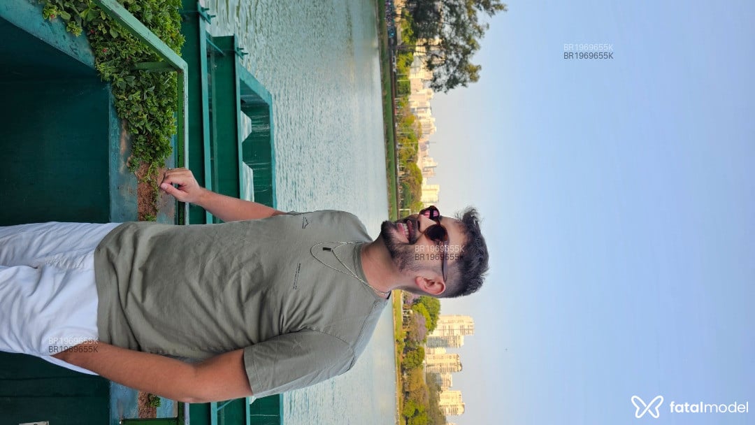 Acompanhante homem com cabelo castanho de olhos mel em Rio de Janeiro Acompanhante homem com cabelo castanho de olhos mel em Rio de Janeiro - Phill