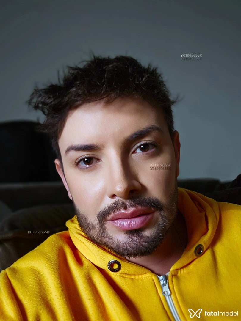 Acompanhante homem com cabelo castanho de olhos mel em Rio de Janeiro Acompanhante homem com cabelo castanho de olhos mel em Rio de Janeiro - Phill
