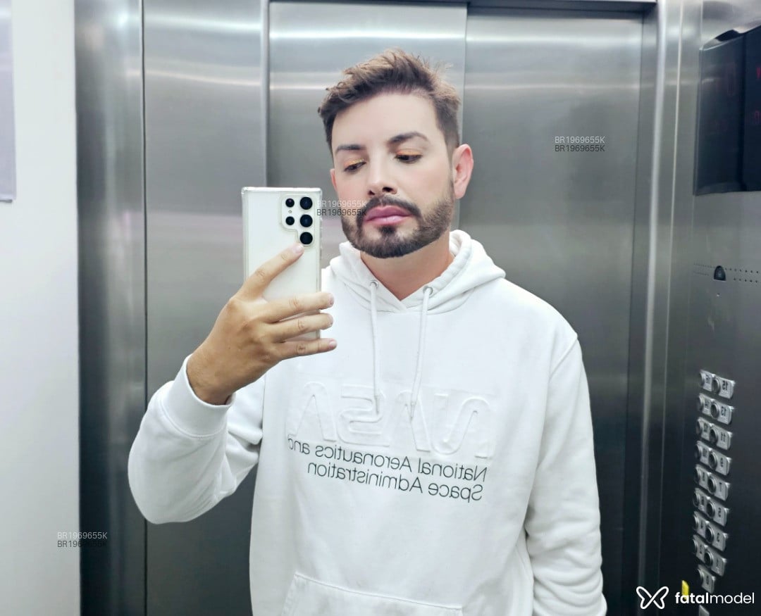 Acompanhante homem com cabelo castanho de olhos mel em Rio de Janeiro Acompanhante homem com cabelo castanho de olhos mel em Rio de Janeiro - Phill