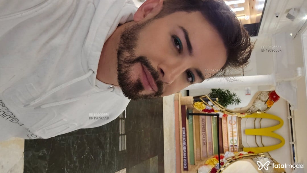 Acompanhante homem com cabelo castanho de olhos mel em Rio de Janeiro Acompanhante homem com cabelo castanho de olhos mel em Rio de Janeiro - Phill