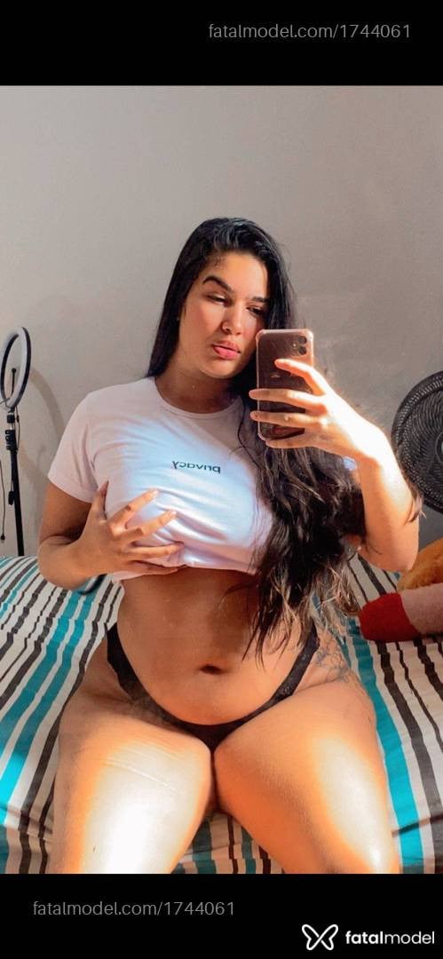 Acompanhante mulher com cabelo castanho de olhos castanhos - Camila Rapunze