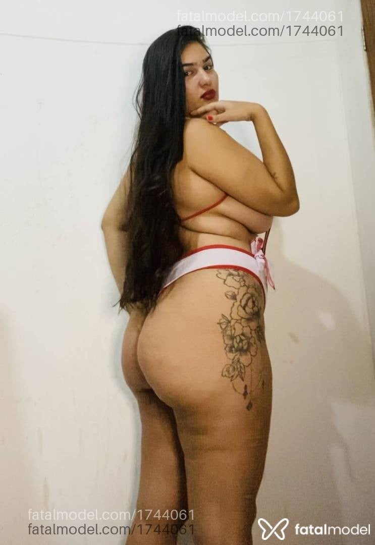 Acompanhante mulher com cabelo castanho de olhos castanhos - Camila Rapunze