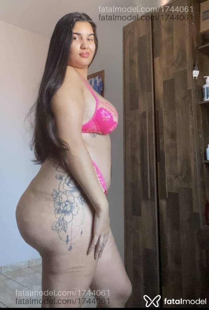 Acompanhante mulher com cabelo castanho de olhos castanhos - Camila Rapunze