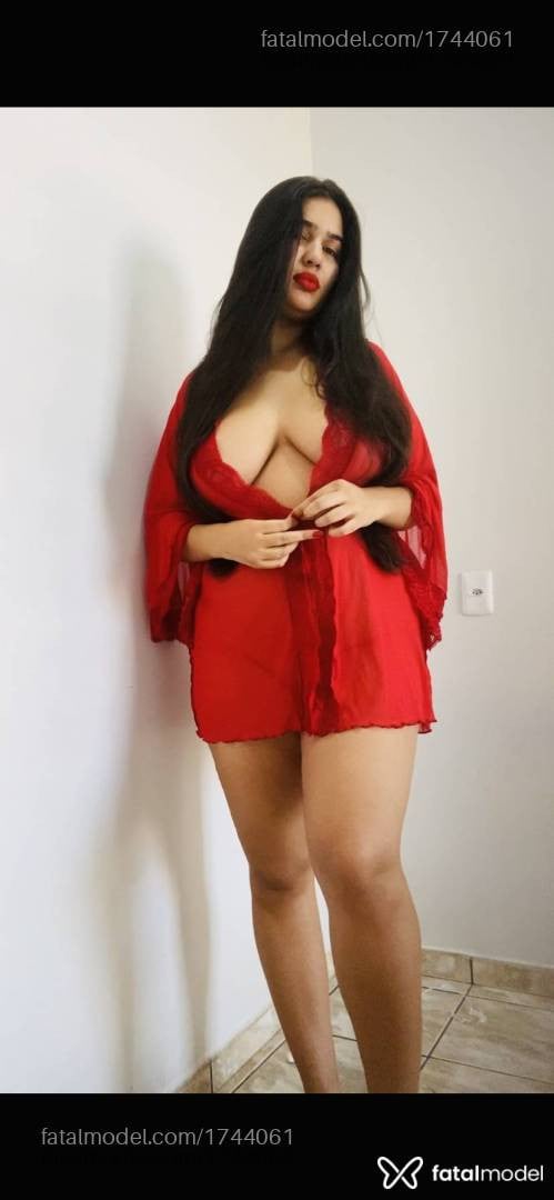 Acompanhante mulher com cabelo castanho de olhos castanhos - Camila Rapunze