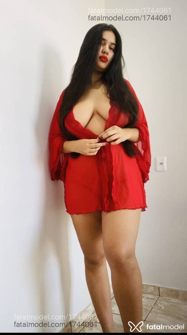 Acompanhante mulher com cabelo castanho de olhos castanhos - Camila Rapunze