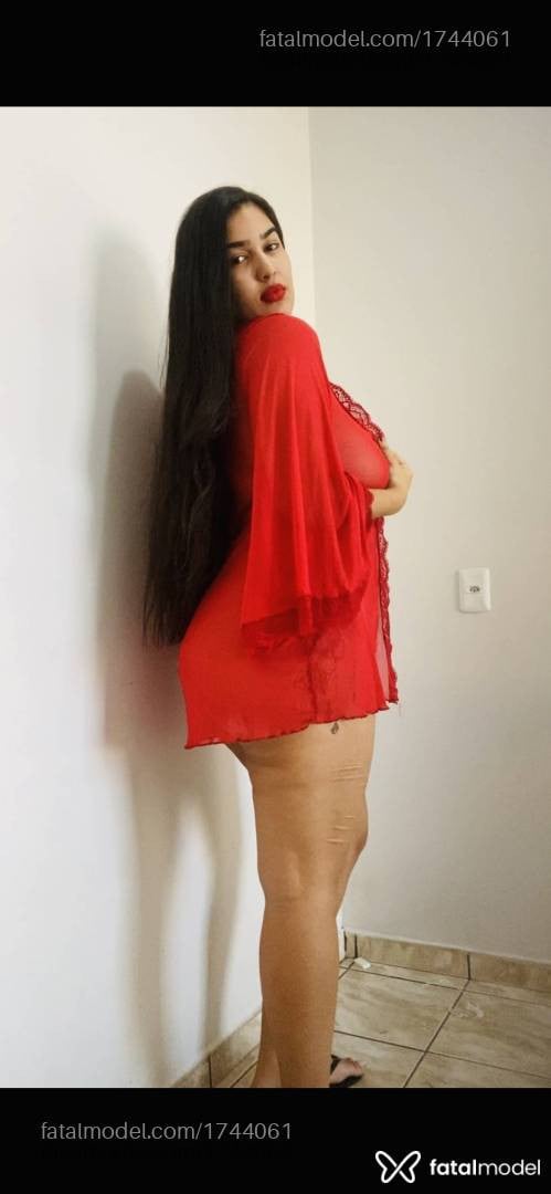 Acompanhante mulher com cabelo castanho de olhos castanhos - Camila Rapunze