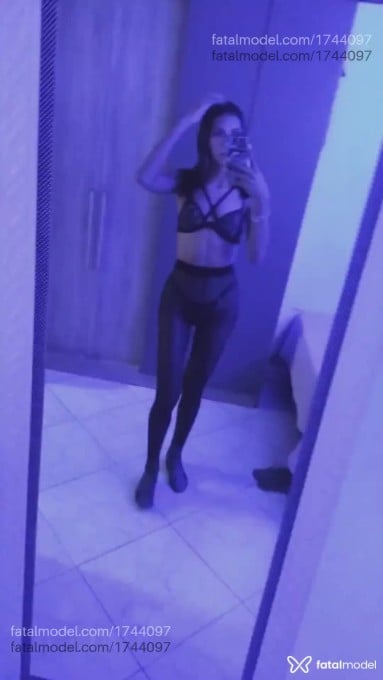Acompanhante mulher trans morena (o) de olhos pretos - Agathinha