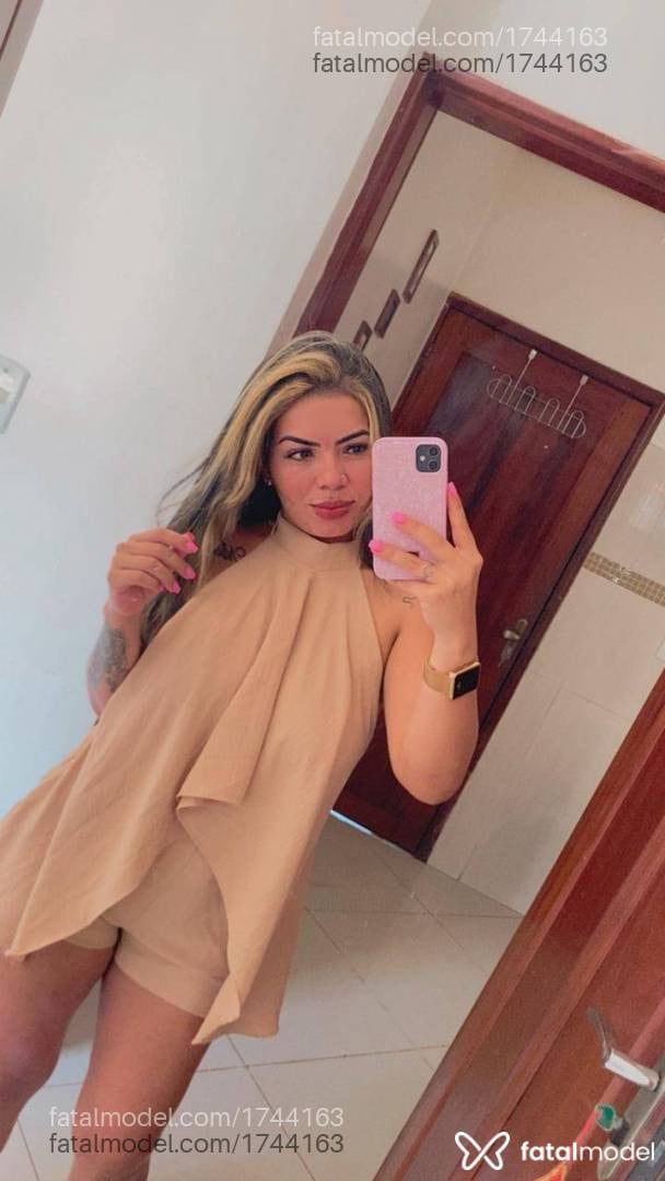 Acompanhante mulher com cabelo castanho de olhos pretos - Waleska Souza