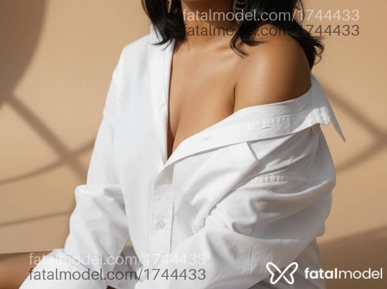 Acompanhante mulher morena (o) de olhos pretos - Celeste Acompanhante mulher morena (o) de olhos pretos - Celeste
