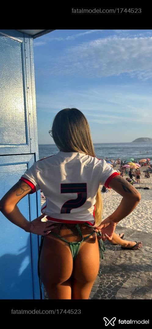 Acompanhante mulher loira (o) de olhos castanhos - Rafaella Souza